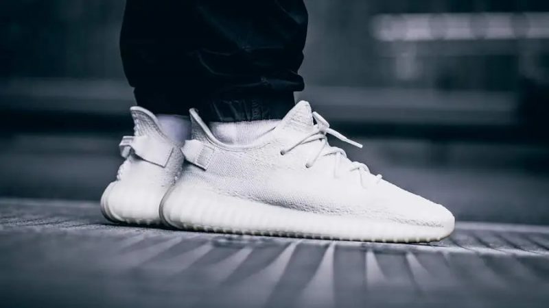 yeezy-350-v2-triple-white-sac-trang-nang-dong-danh-cho-ban-an-chuong-shoes