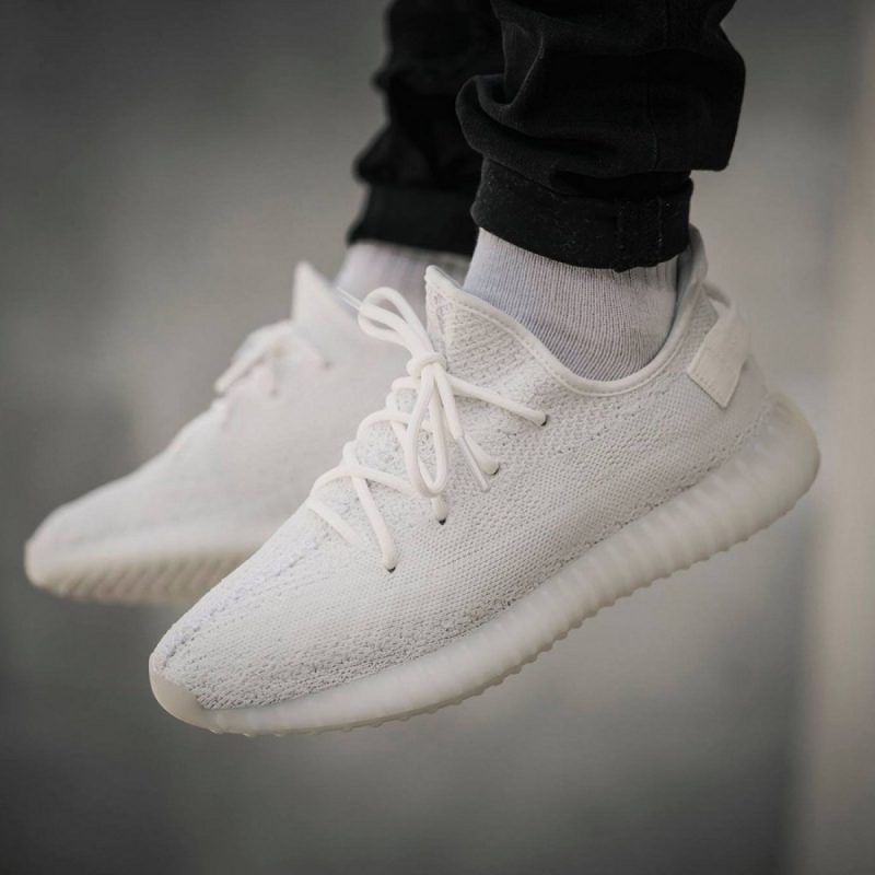 yeezy-350-v2-triple-white-sac-trang-nang-dong-danh-cho-ban-an-chuong-shoes